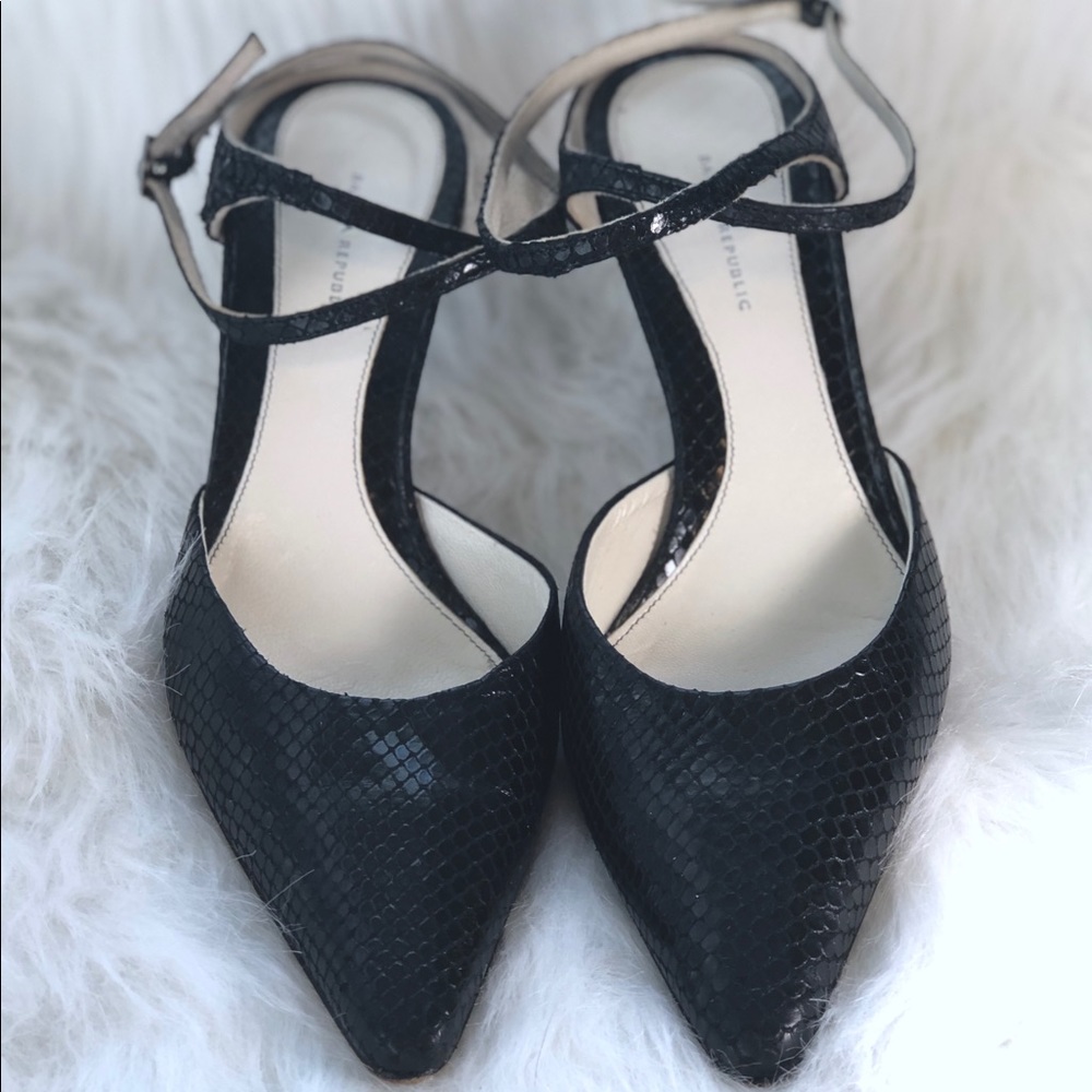 Banana Republic black strapped heels size 8